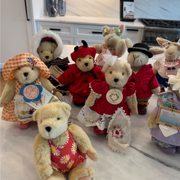 Muffy VanderBear and Hoppy VanderHare stuffed animals - Picture 2 of 9